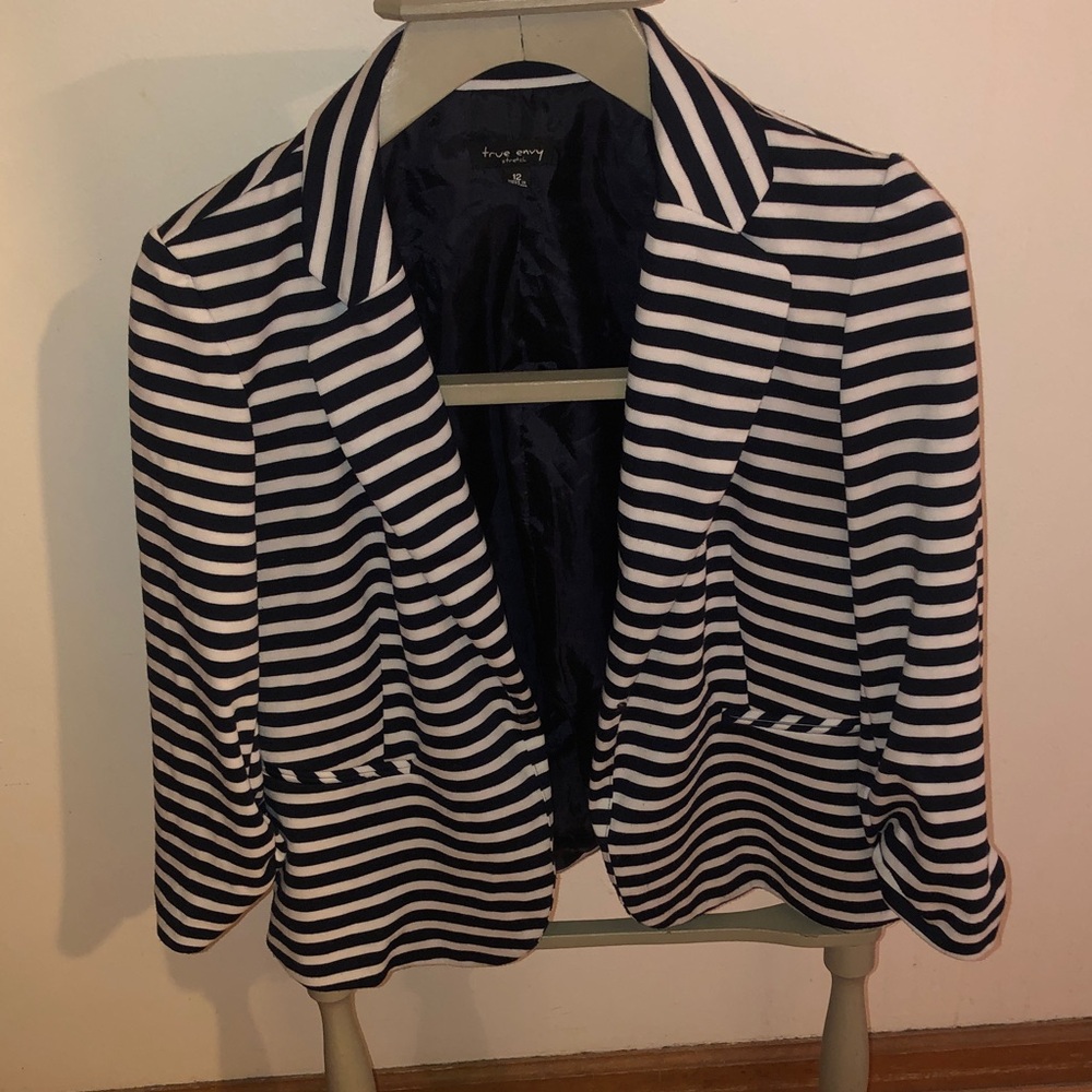 Trendy Striped Blazer in Black and White